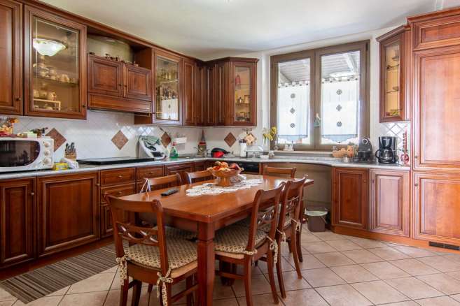 Villa with swimming pool Montecassiano (MC)