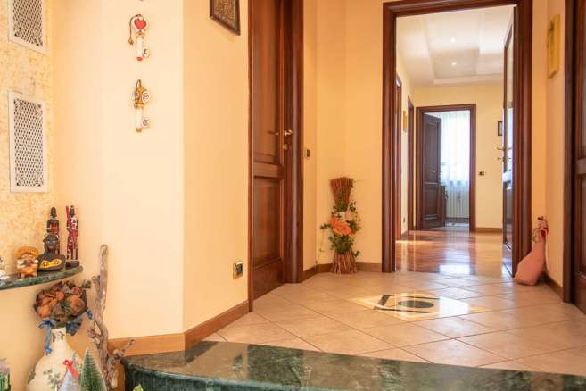 Villa with swimming pool Montecassiano (MC)