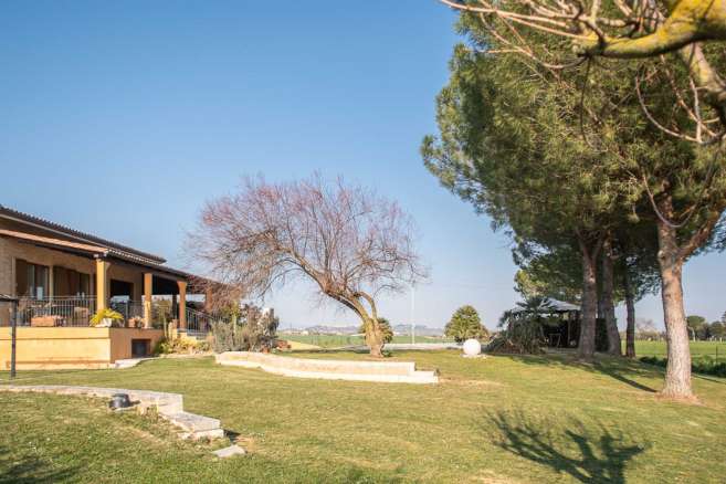 Villa with swimming pool Montecassiano (MC)