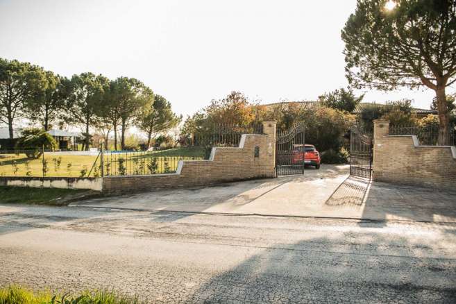 Villa with swimming pool Montecassiano (MC)