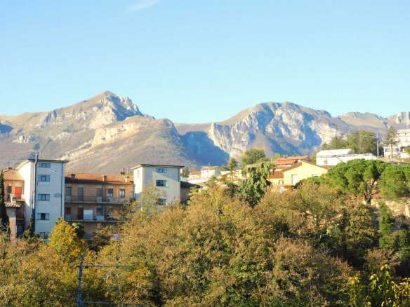 Porzione immobiliare al grezzo in Sarnano