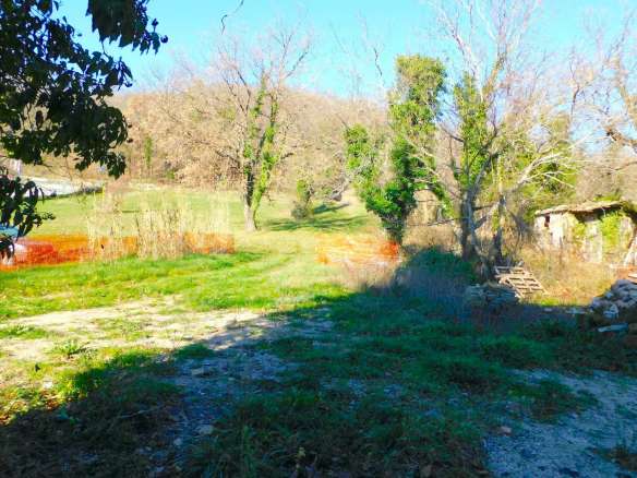 Immobile con corte in frazione Romani a Sarnano