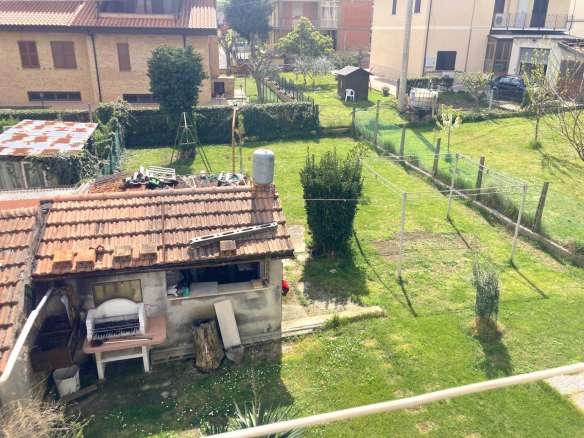Intero stabile cielo terra a Passo San Ginesio 