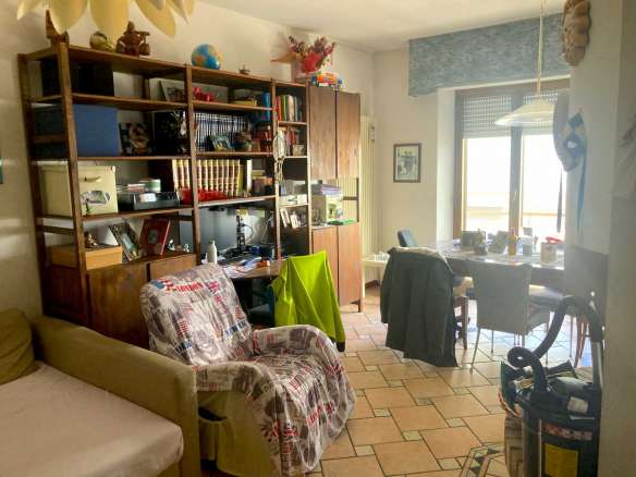 Intero stabile cielo terra a Passo San Ginesio 