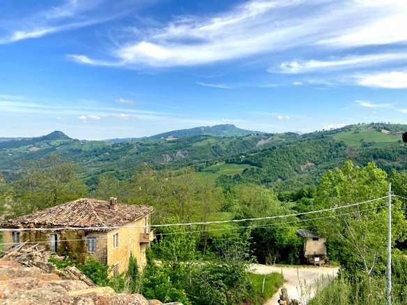 Farmhouse with garden in Penna San Giovanni (MC)