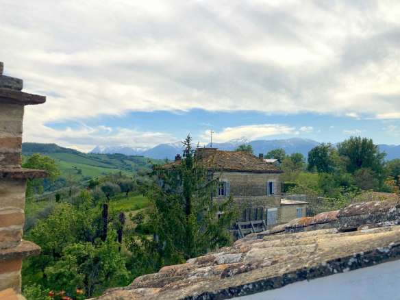 Farmhouse with garden in Penna San Giovanni (MC)