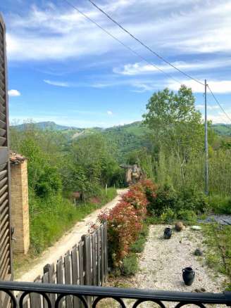 Farmhouse with garden in Penna San Giovanni (MC)