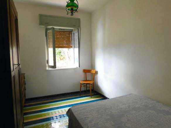 fabbricato unifamiliare con terreno edificabile