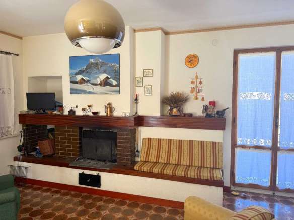 Appartamento con corte esclusiva a Sarnano  