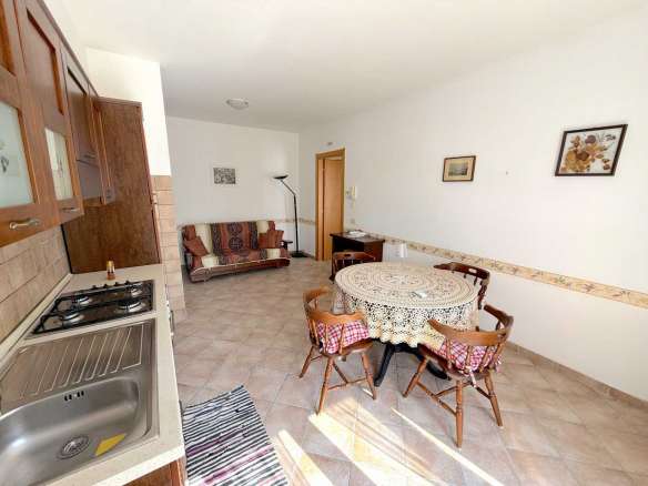 Proprietà pronta da vivere con ampio garage