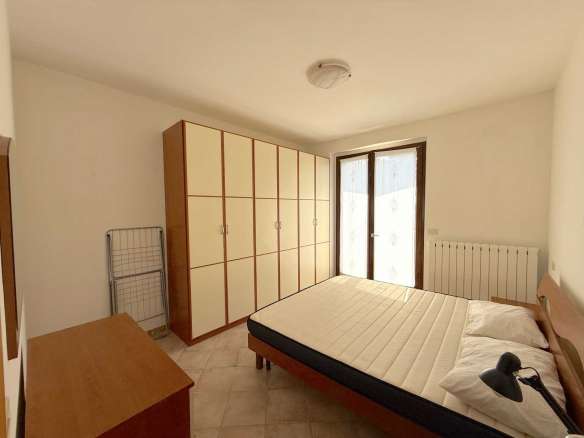 Proprietà pronta da vivere con ampio garage