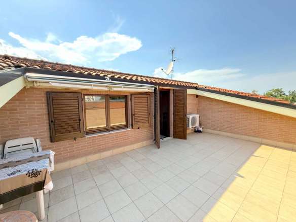 Proprietà pronta da vivere con ampio garage