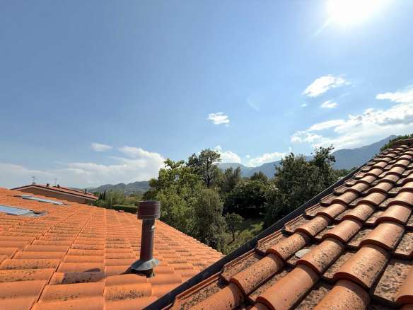 Proprietà pronta da vivere con ampio garage
