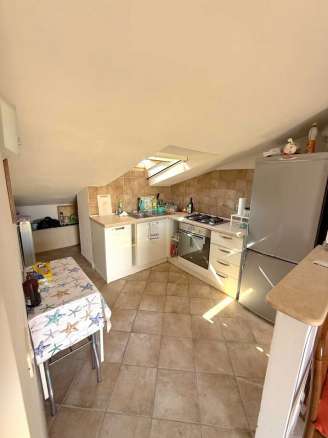 Proprietà pronta da vivere con ampio garage