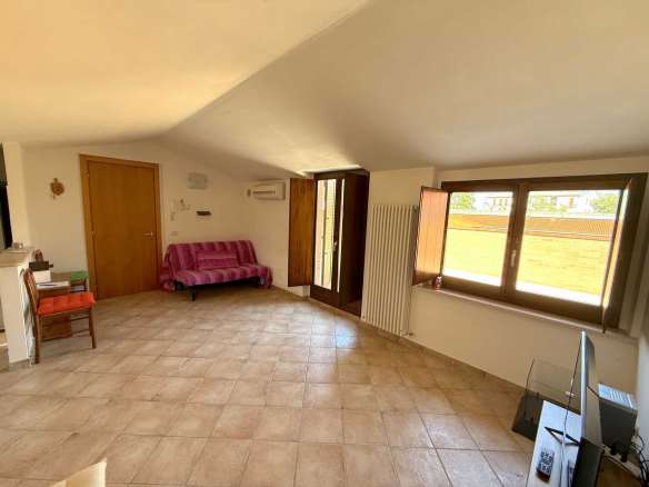 Proprietà pronta da vivere con ampio garage