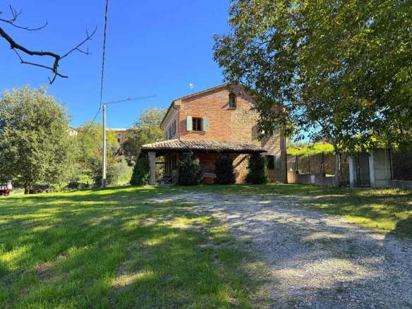 Casale nel piccolo borgo di Colle