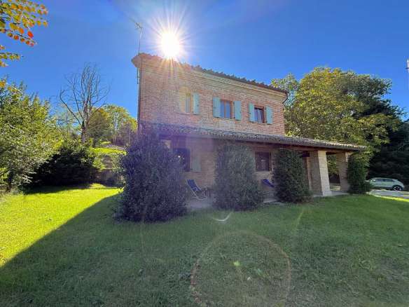 Casale nel piccolo borgo di Colle