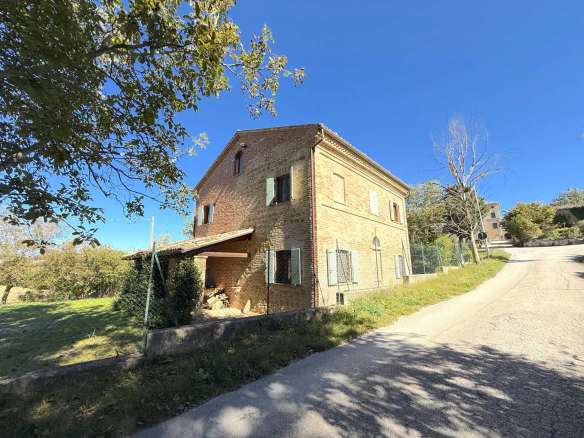 Casale nel piccolo borgo di Colle
