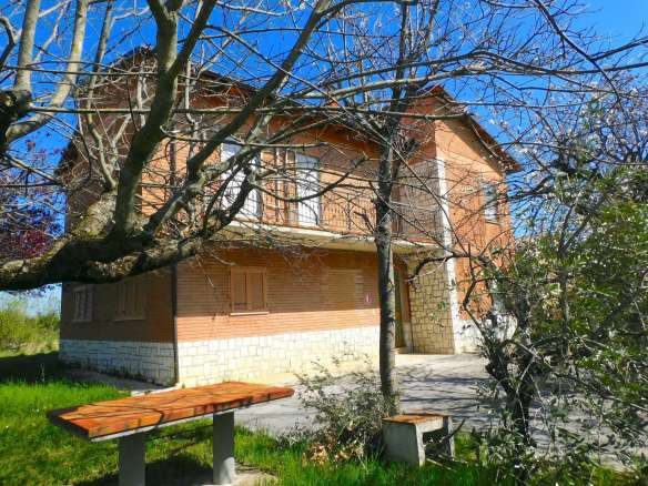 Casale con corte a San Ginesio