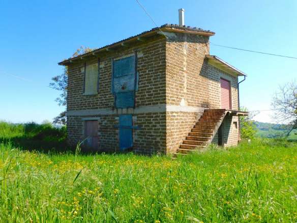 Casale con corte a San Ginesio