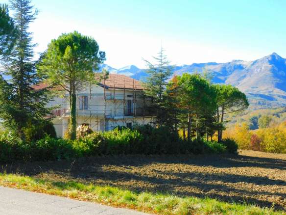 Villetta bifamiliare con corte a San Ginesio