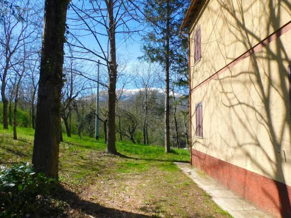 Casale a Taliani con ampia corte e accessori