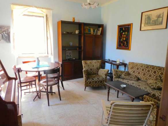 Casale a Taliani con ampia corte e accessori