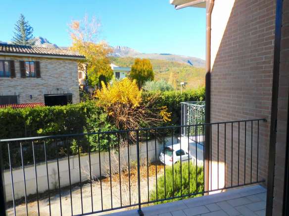 Appartamento in villetta a schiera a Sarnano prospiciente le terme di San Giacomo