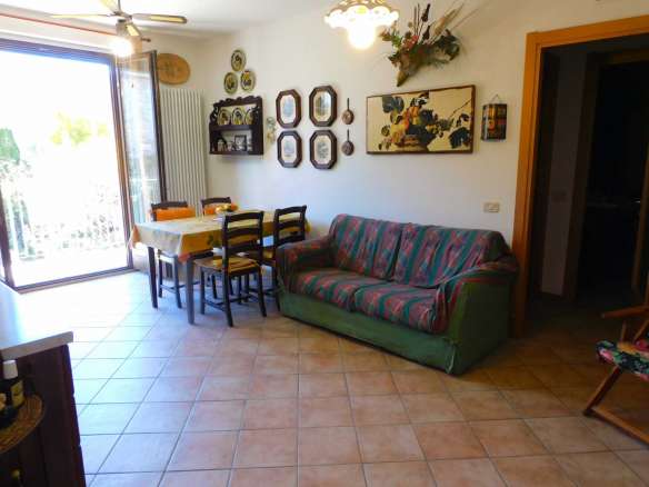 Appartamento in villetta a schiera a Sarnano prospiciente le terme di San Giacomo