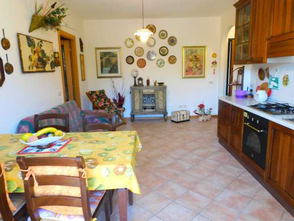 Appartamento in villetta a schiera a Sarnano prospiciente le terme di San Giacomo