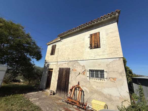 Fabbricato rurale con terreno a San Ginesio, Contrada Macchie