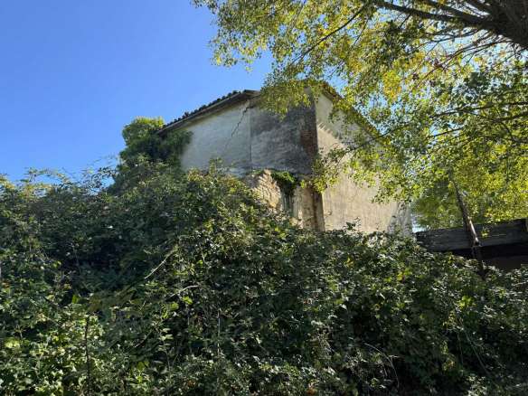 Fabbricato rurale con terreno a San Ginesio, Contrada Macchie