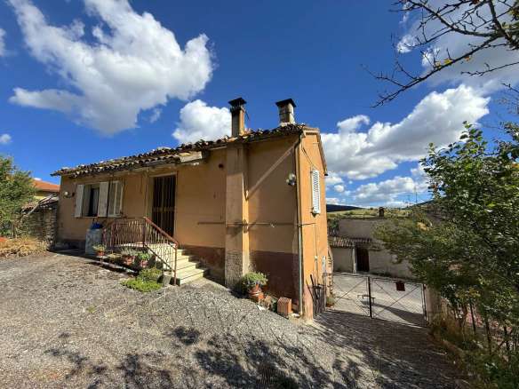 Abitazione con accessori nel cuore dei Monti Sibillini