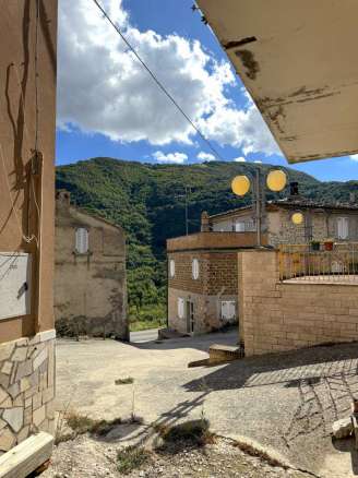 Abitazione con accessori nel cuore dei Monti Sibillini