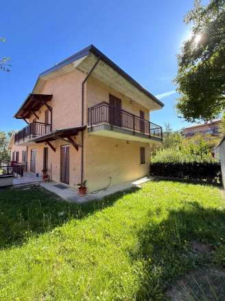 Villetta a schiera  spaziosa e luminosa a Sarnano