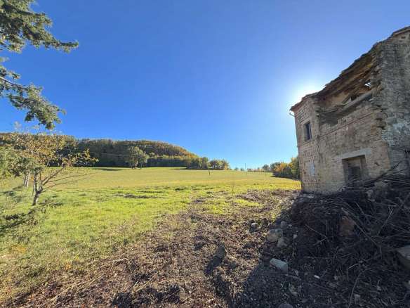 Ruins and agricultural land in San Ginesio