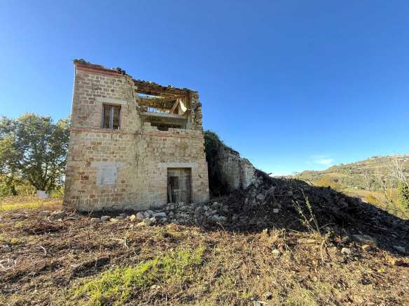 Ruins and agricultural land in San Ginesio