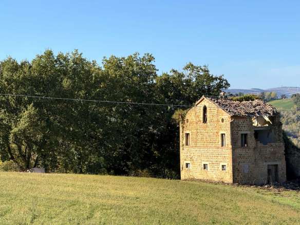 Ruins and agricultural land in San Ginesio