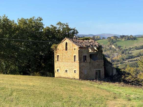 Ruins and agricultural land in San Ginesio