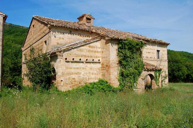 Podere da Restaurare Sarnano Castello della Rocca
