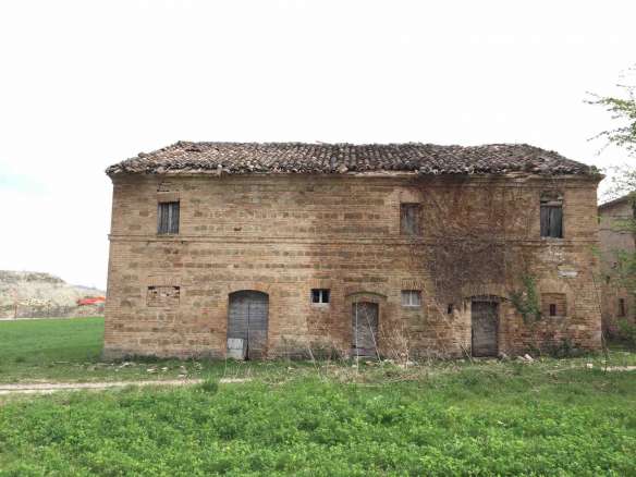 Podere da Restaurare Sarnano Castello della Rocca