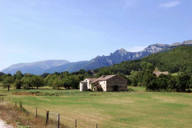 Podere da Restaurare Sarnano Castello della Rocca