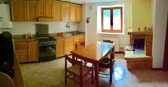 Fabbricato unifamiliare in pietra Sarnano