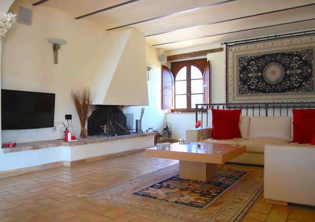 Villa moderna con splendida vista nella campagna marchigiana, piscina infinity, dependance e parco di un ettaro