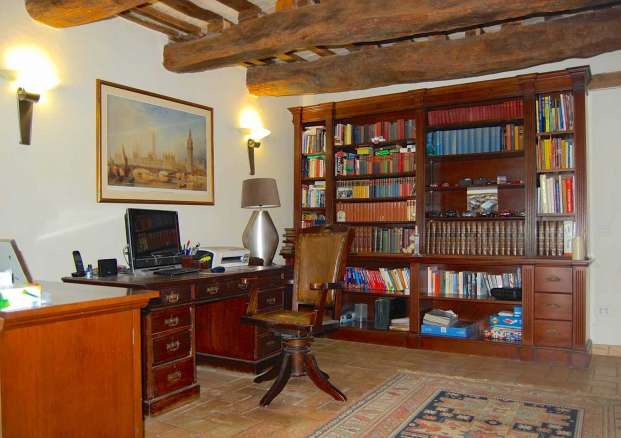 Villa moderna con splendida vista nella campagna marchigiana, piscina infinity, dependance e parco di un ettaro