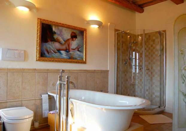 Villa moderna con splendida vista nella campagna marchigiana, piscina infinity, dependance e parco di un ettaro