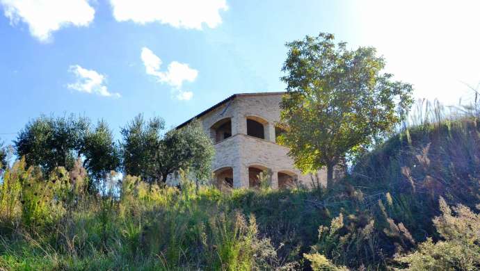Casolare in vendita nella di campagna di Macerata