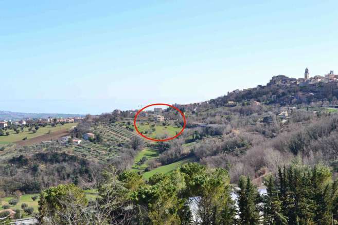 Casolare in vendita nella di campagna di Macerata
