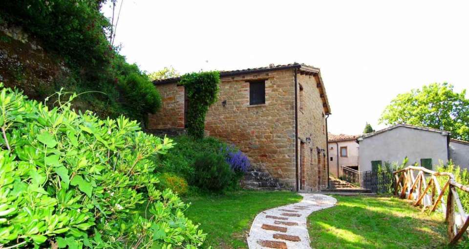 detached house for sale Sarnano central Italy