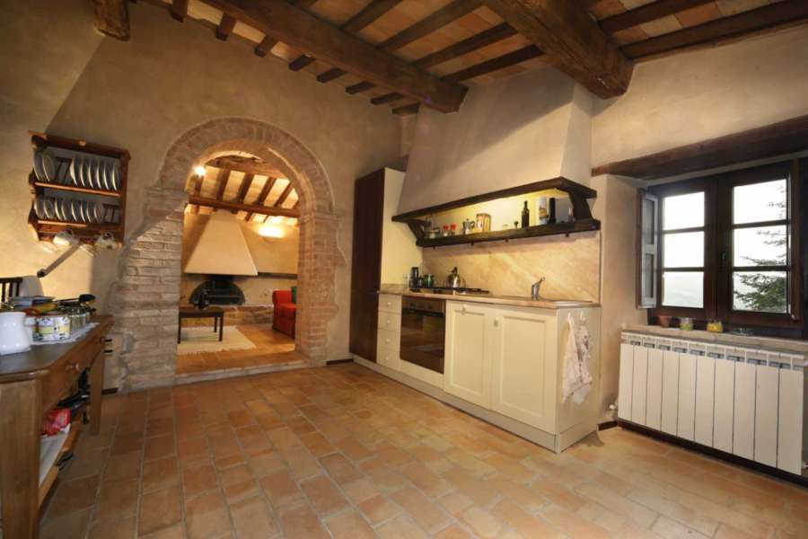 detached house for sale Sarnano central Italy